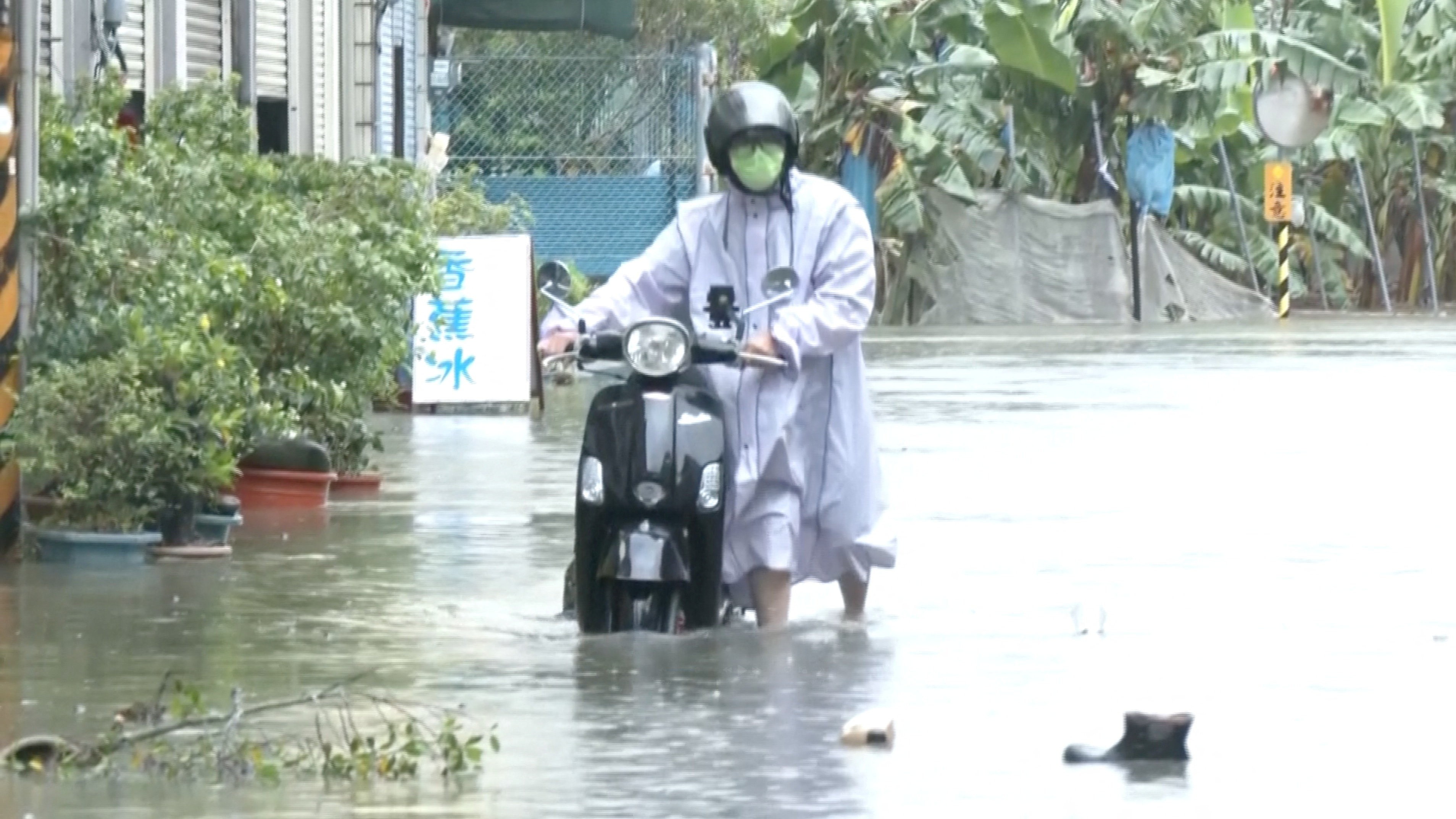 Tufão força evacuação de 2 milhões no Japão e causa enchentes em Taiwan