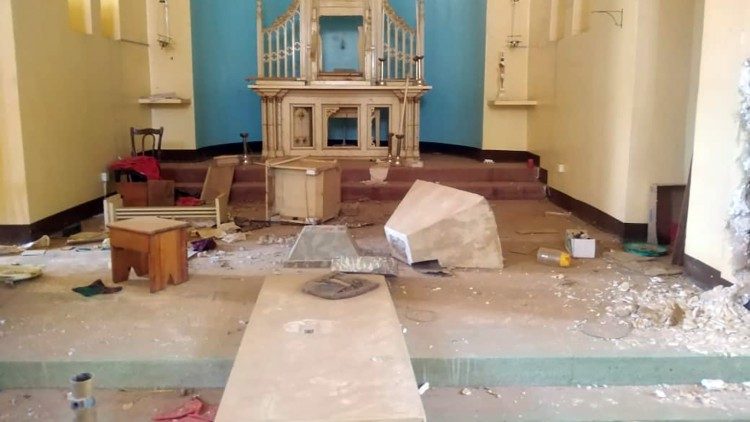 crise humanitária resulta em dezenas de igrejas destruídas