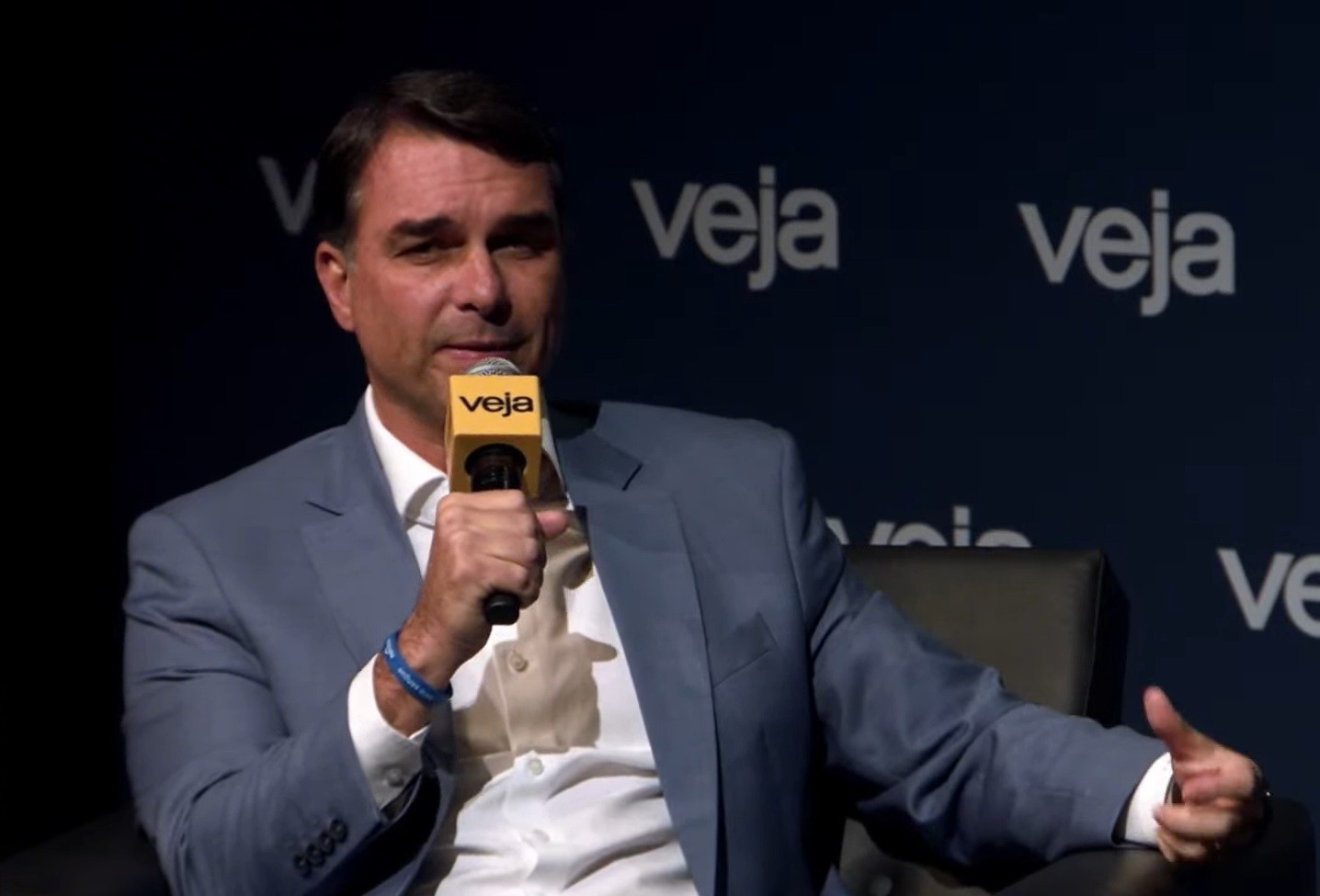Flávio Bolsonaro confirma Daniella Marques na campanha para cuidar de propostas da área econômica