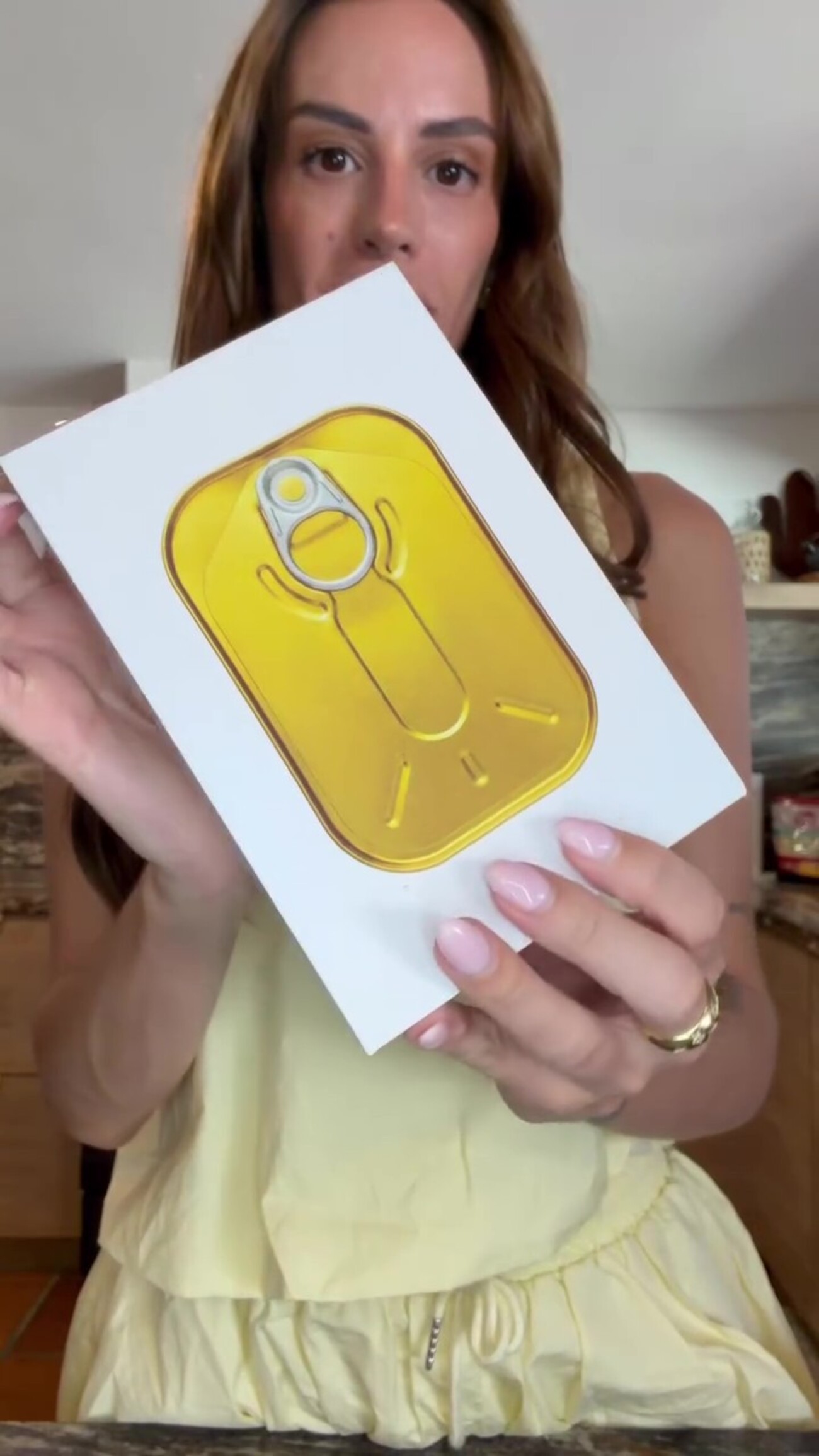 Iphone ou Sardinha? Peixe enlatado em embalagem premium viraliza