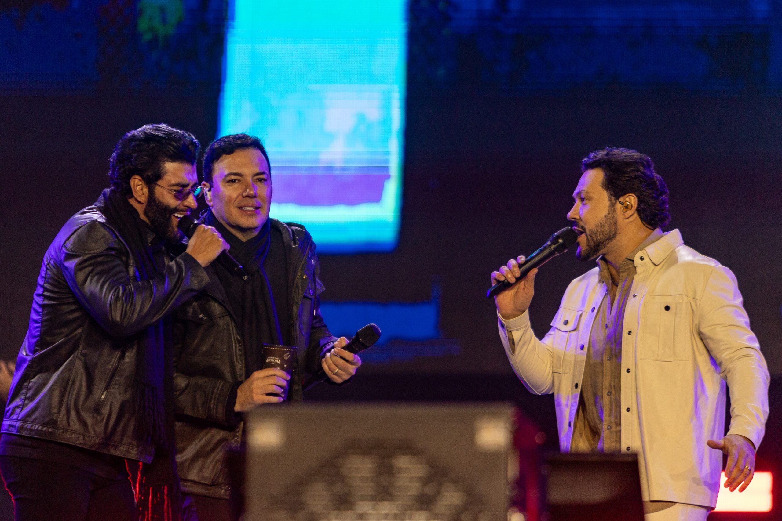 João Bosco e Vinícius recebem Gusttavo Lima e palco literalmente pega fogo em Americana