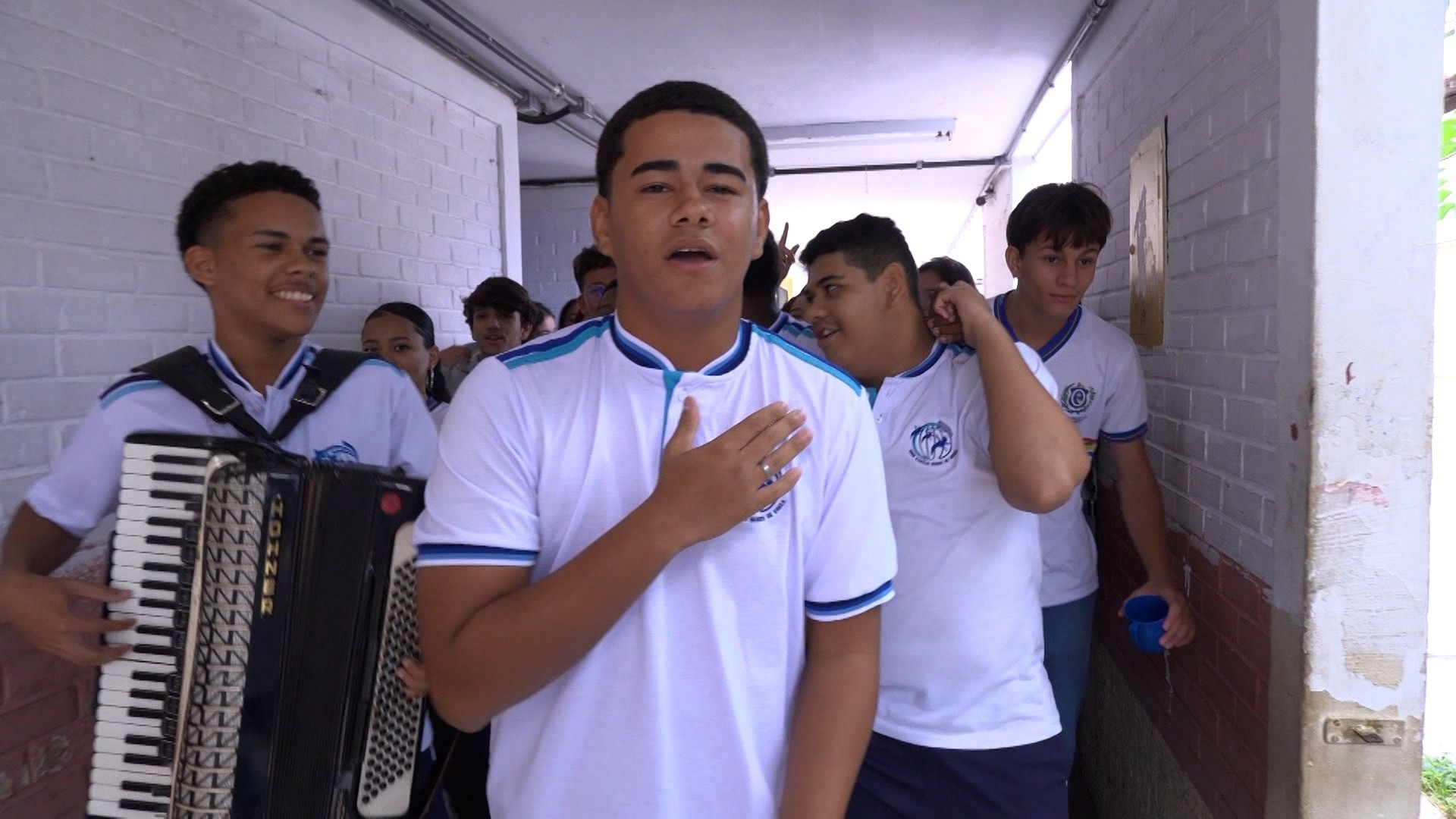 Estudantes de PE viralizam com forró e sanfona: 3 milhões de views
