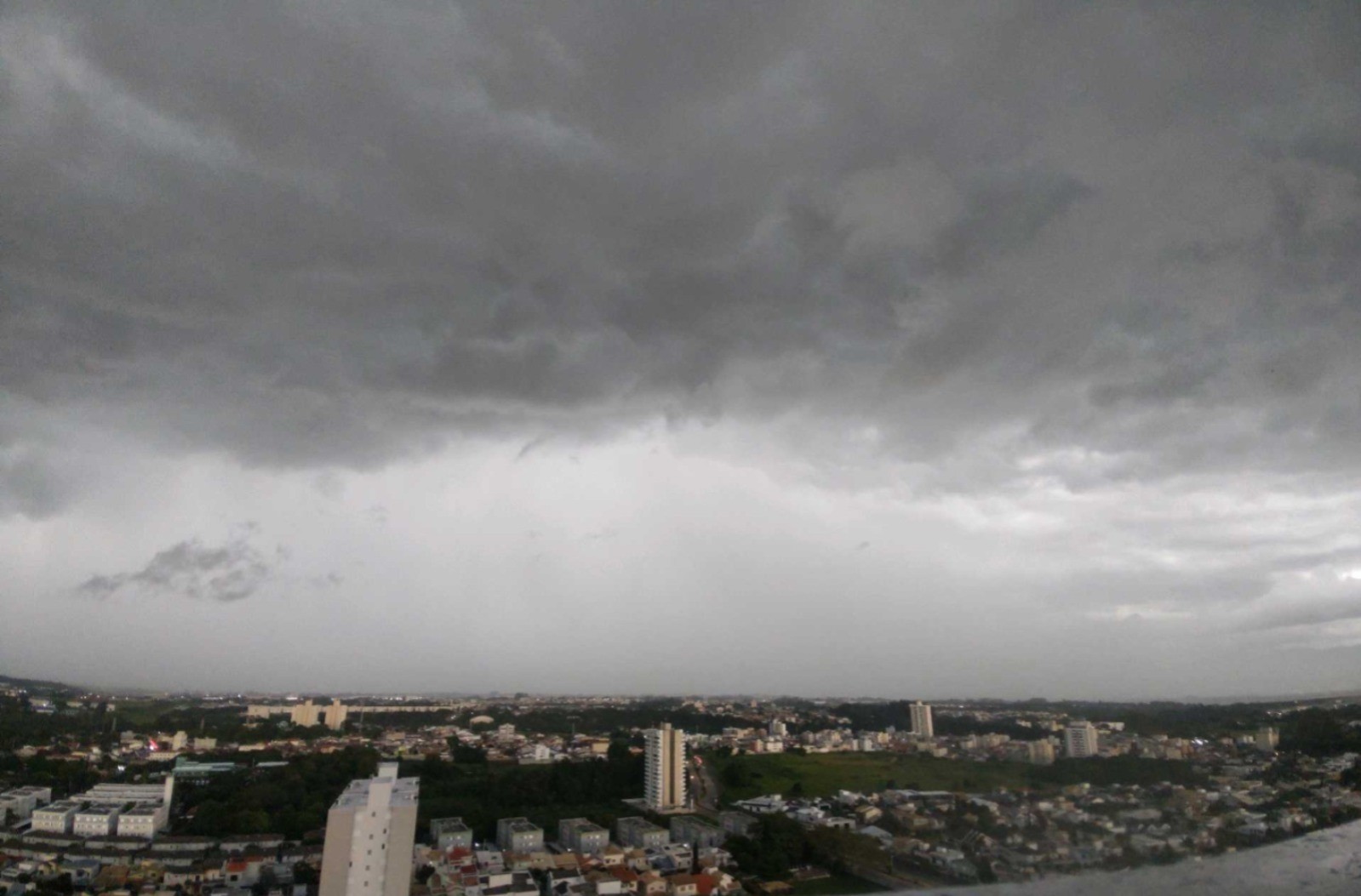 Vale e região terão fim de semana de tempo instável e temperaturas amenas; confira a previsão