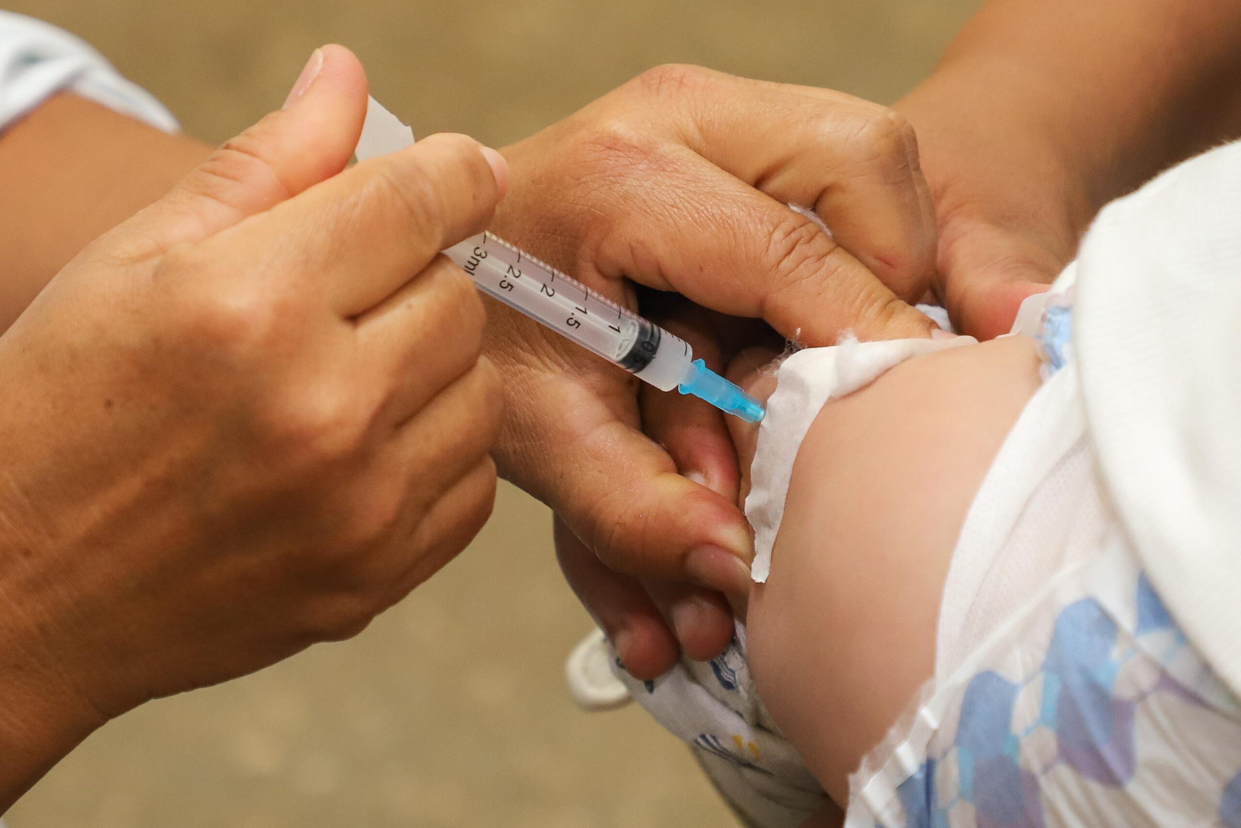 Várzea Grande amplia proteção de bebês prematuros com aplicação inédita do Nirsevimabe pelo SUS
