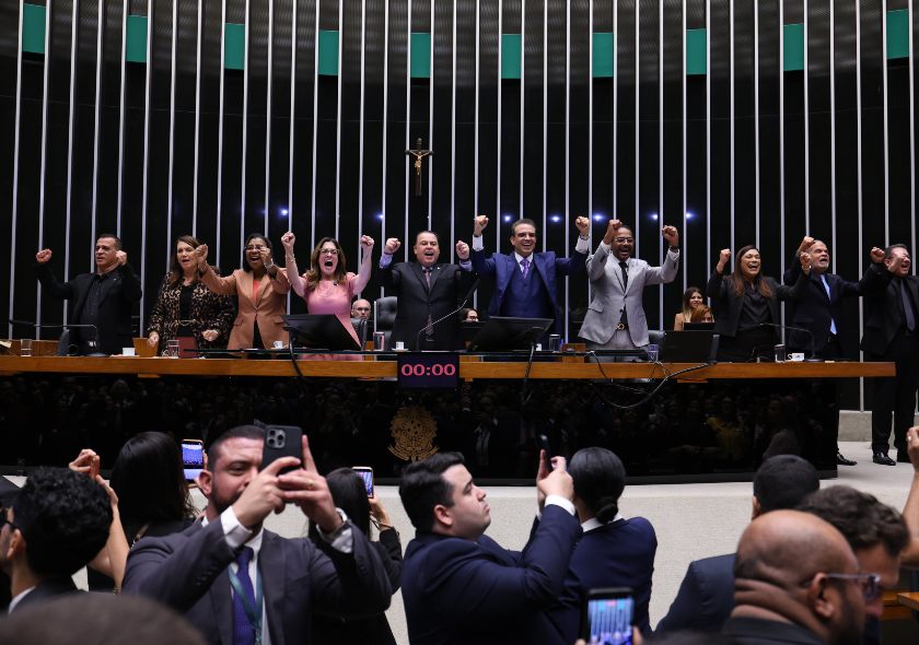 Câmara dos Deputados homenageia os 49 anos da Igreja Universal