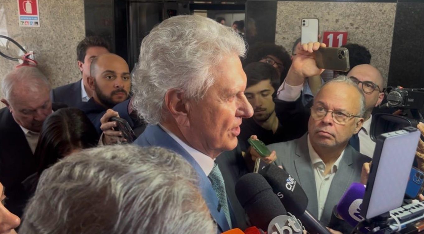 Caiado evita comentar briga entre Michelle e Flávio