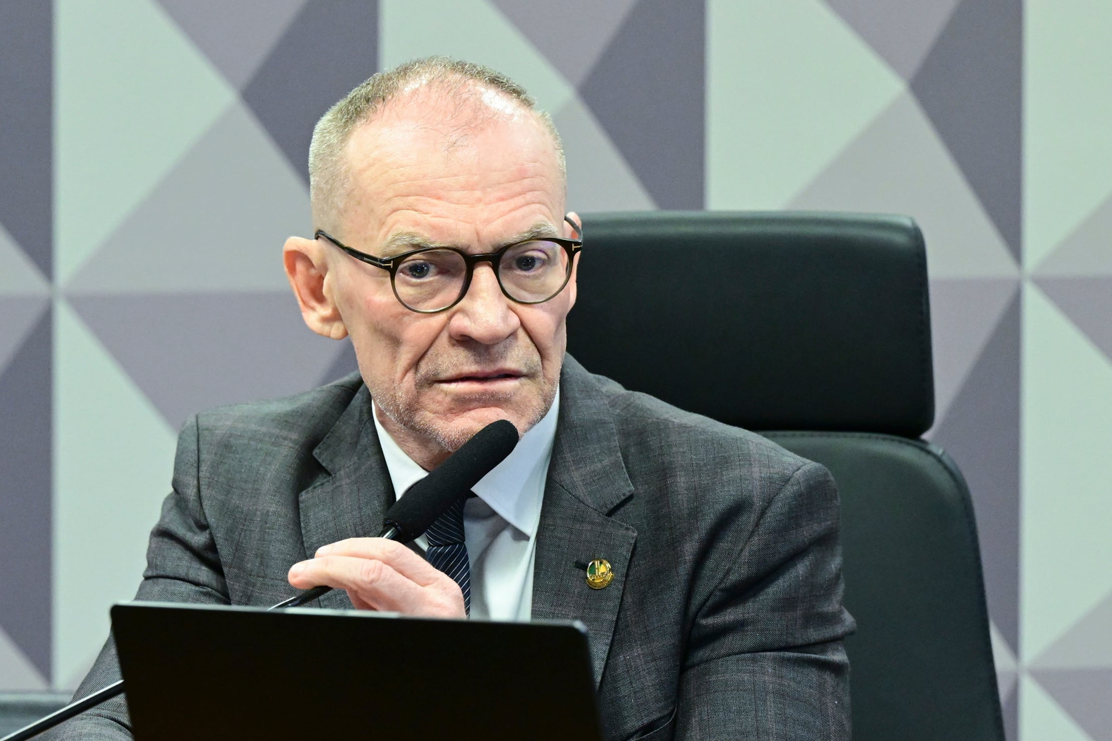 Senado aprova projeto que aumenta penas para crimes sexuais digitais