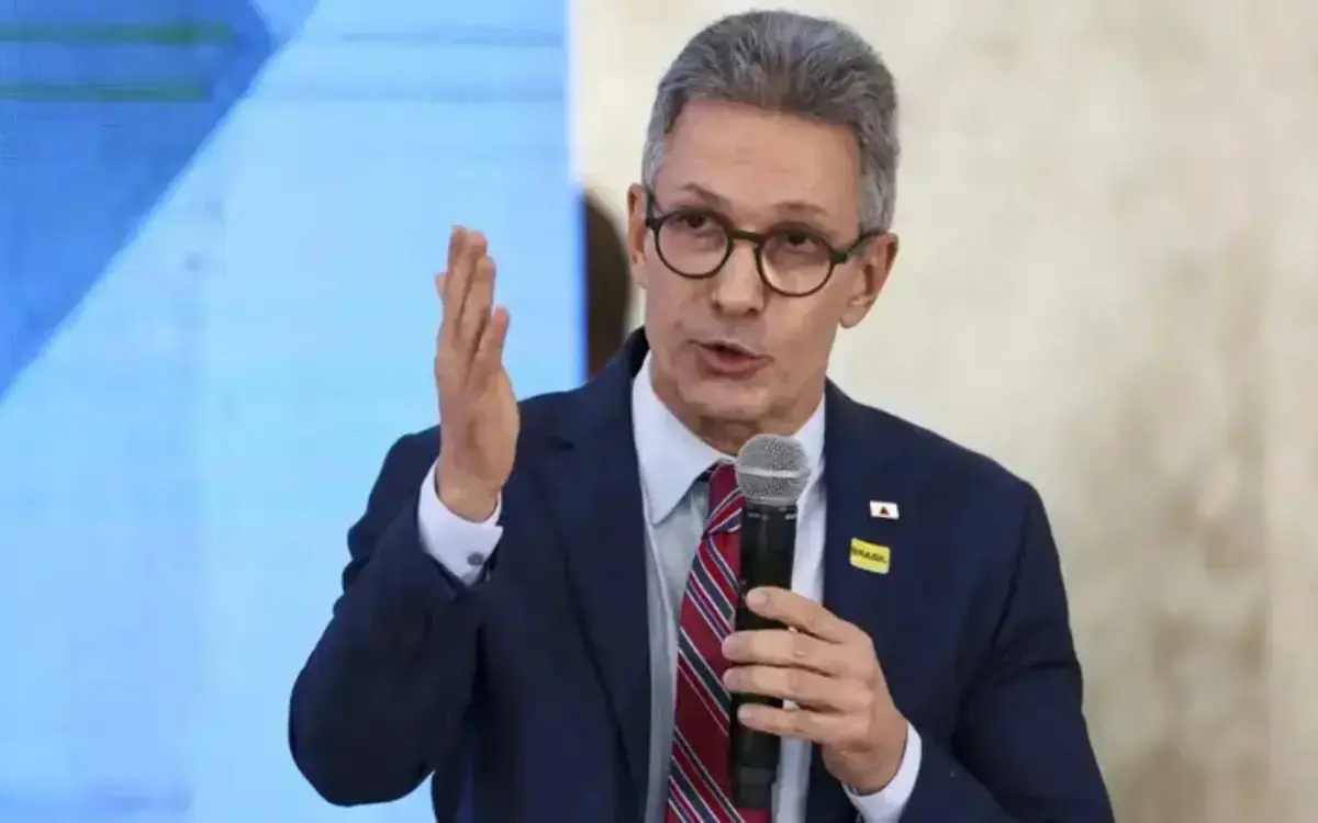 Zema critica operação da PF contra Bolsonaro e pede investigação