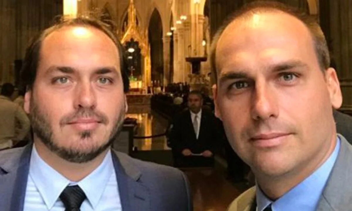 Carlos Bolsonaro elogia atuação de Eduardo nos EUA: ‘Você é gigante’