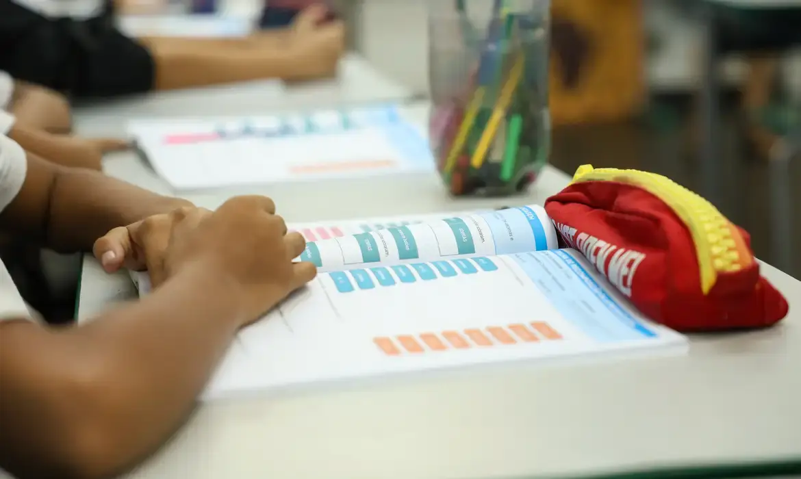 Educação política no Brasil: nova lei integra currículo escolar