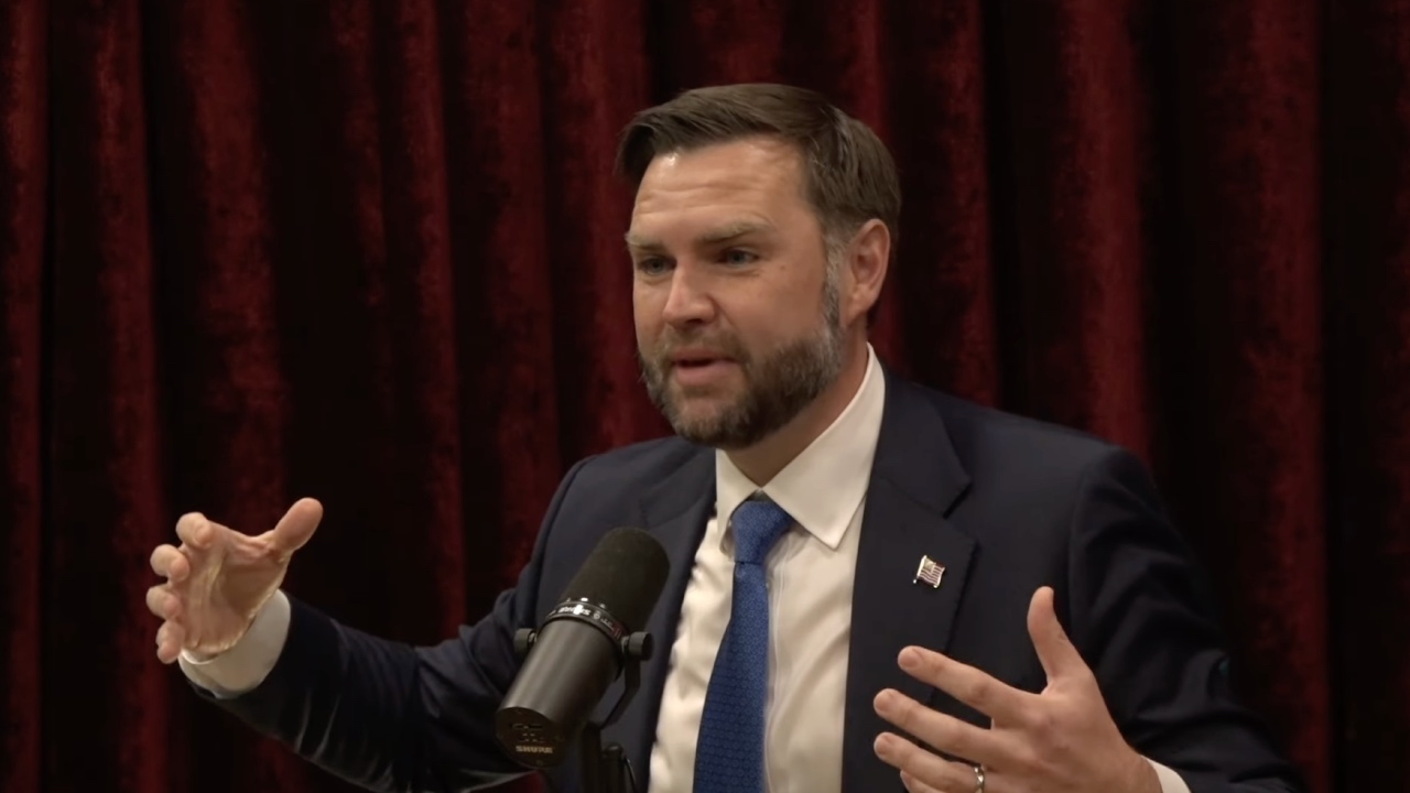 JD Vance fala sobre crenças de alienígenas e demônios em podcast