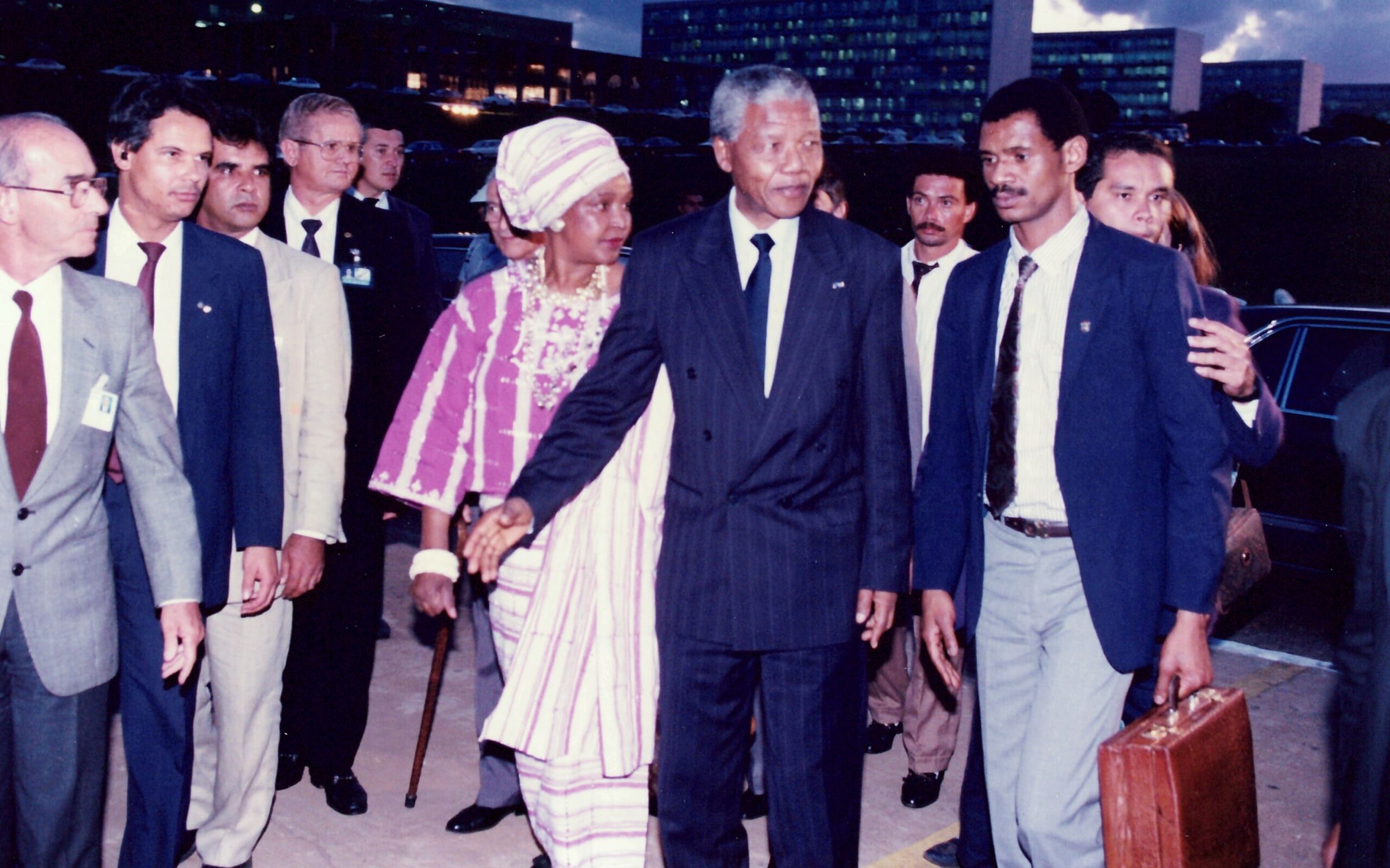 Nelson Mandela visitou Brasília seis meses após ser liberto da prisão, em 1991; veja FOTOS