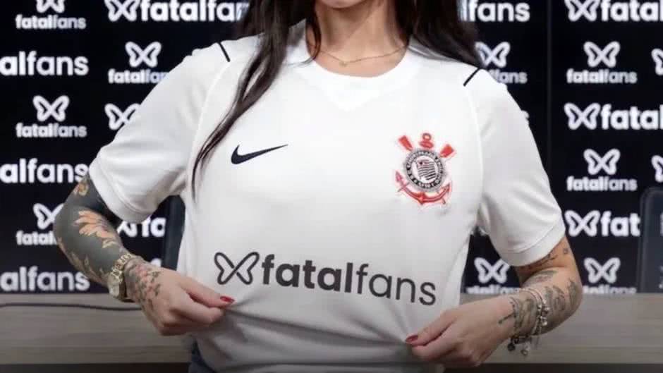 Damares Alves denuncia Corinthians por publicidade para adultos