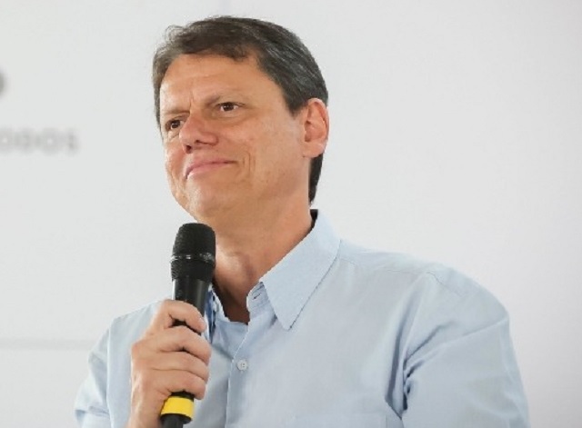 Tarcísio sobre urnas eletrônicas: ‘Confio absolutamente na segurança’