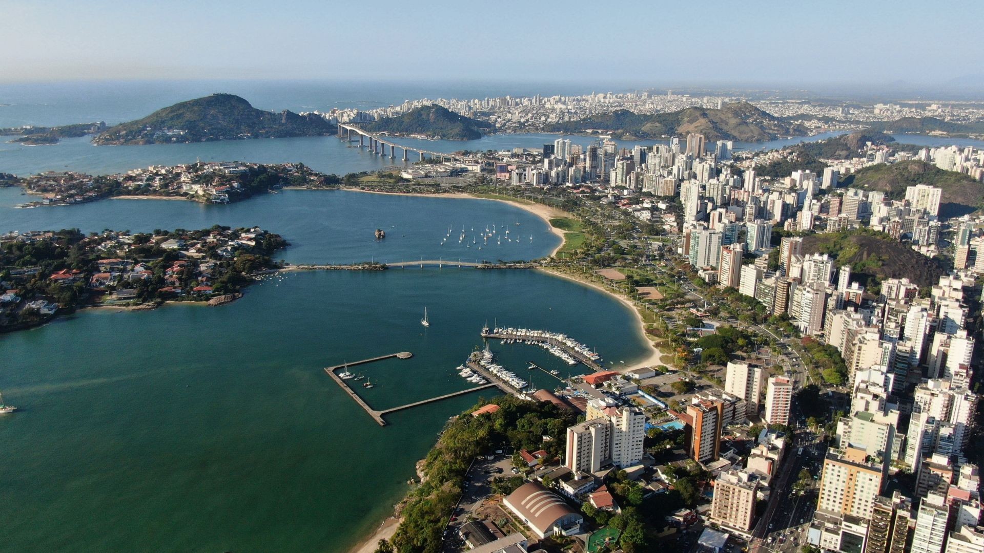 Vitória sobe no ranking e é a cidade mais competitiva do Brasil
