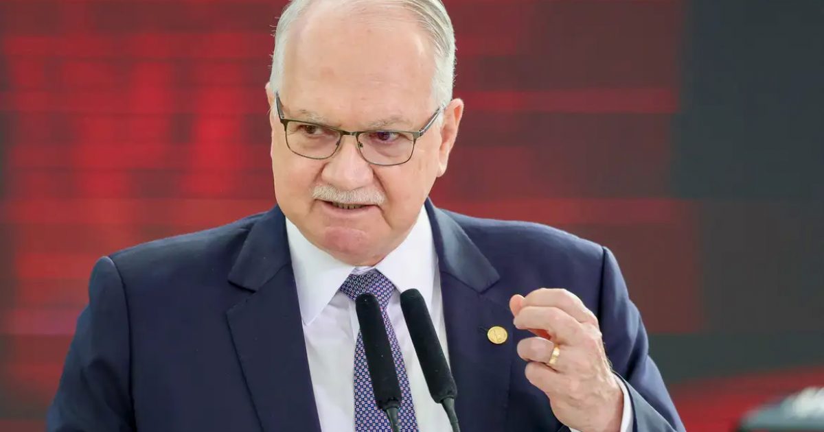 Fachin dá 5 dias para Mendonça e Gonet responderem acusação de Moraes