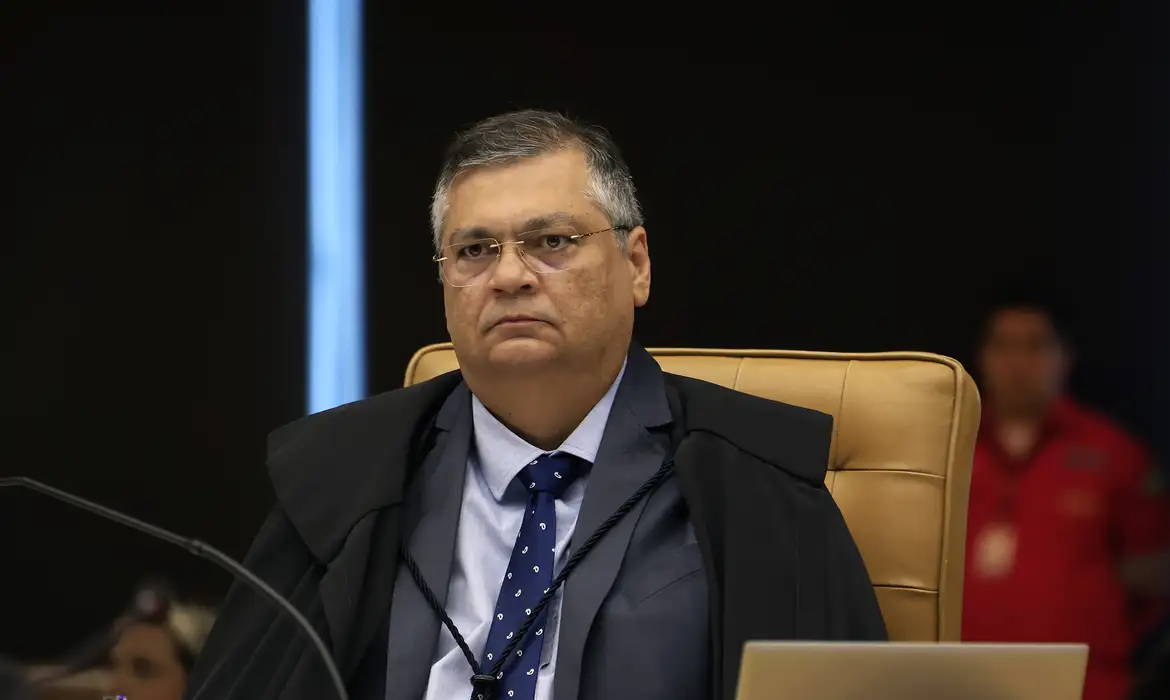 Dino determina reintegração de Andrei Rodrigues no comando da PF