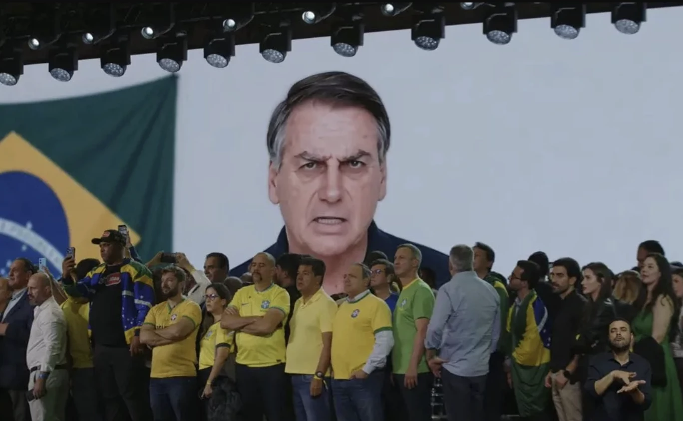 TSE decide não multar Flávio por vídeo de IA com Jair Bolsonaro
