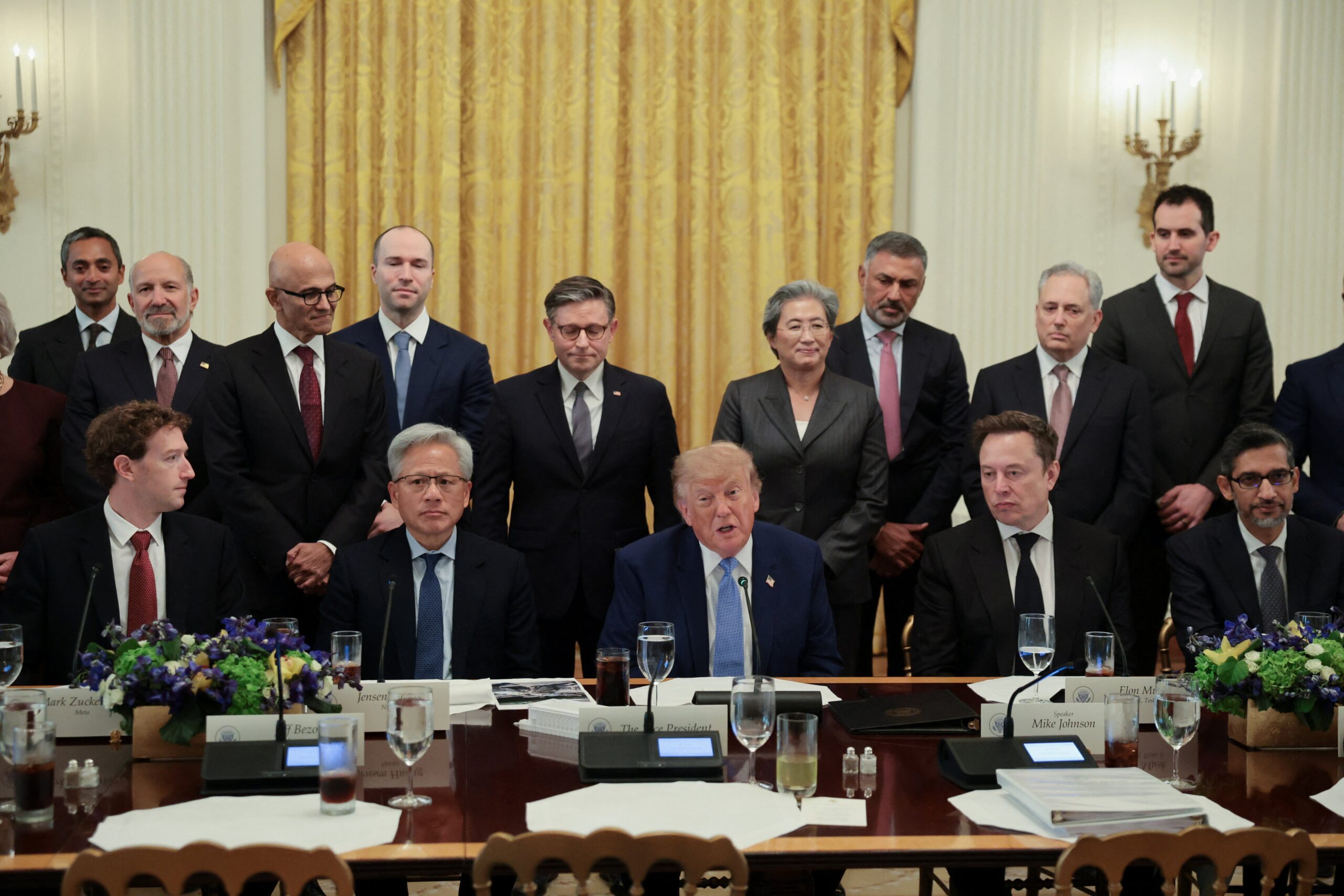Trump faz encontro com CEOs de IA na Casa Branca; veja FOTOS