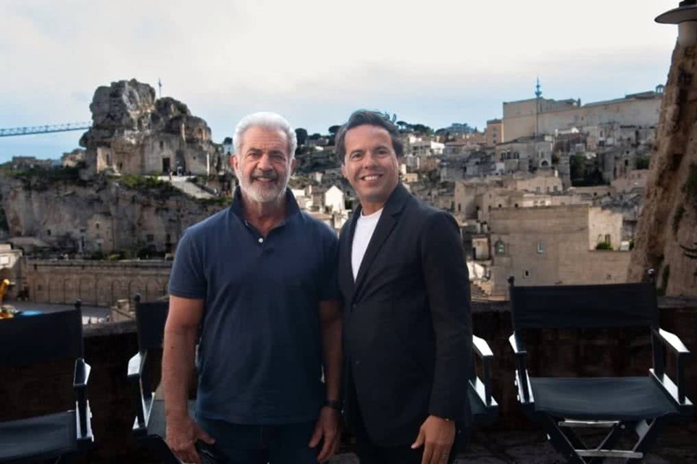 Samuel Rodríguez e Mel Gibson: cinema como plataforma do Evangelho