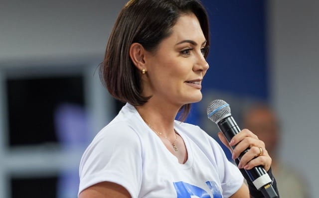 Michelle Bolsonaro lamenta morte do cantor Rick
