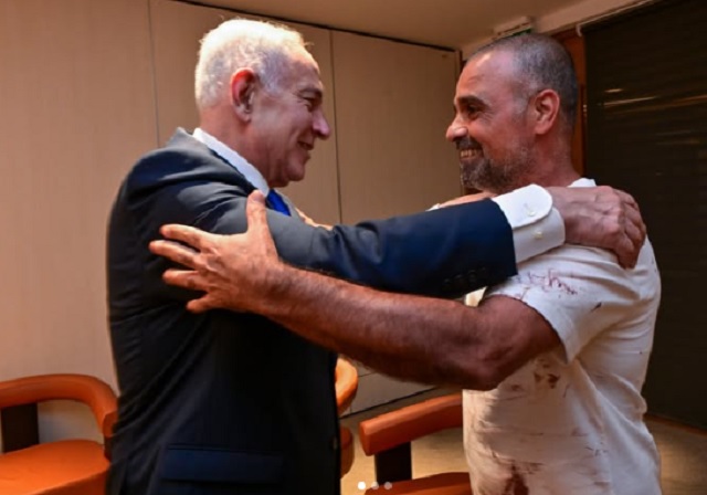 Copiloto tenta derrubar avião da Flydubai em voo para Israel
